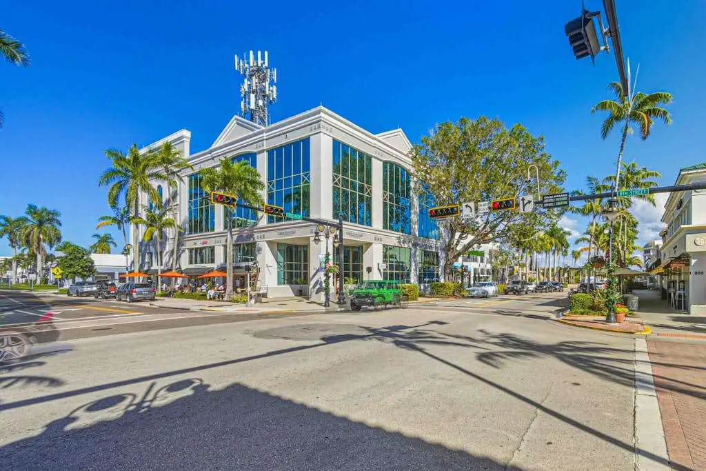 Naples Waterfront Oasis, Private Pool, Hot Tub & Stunning Views!