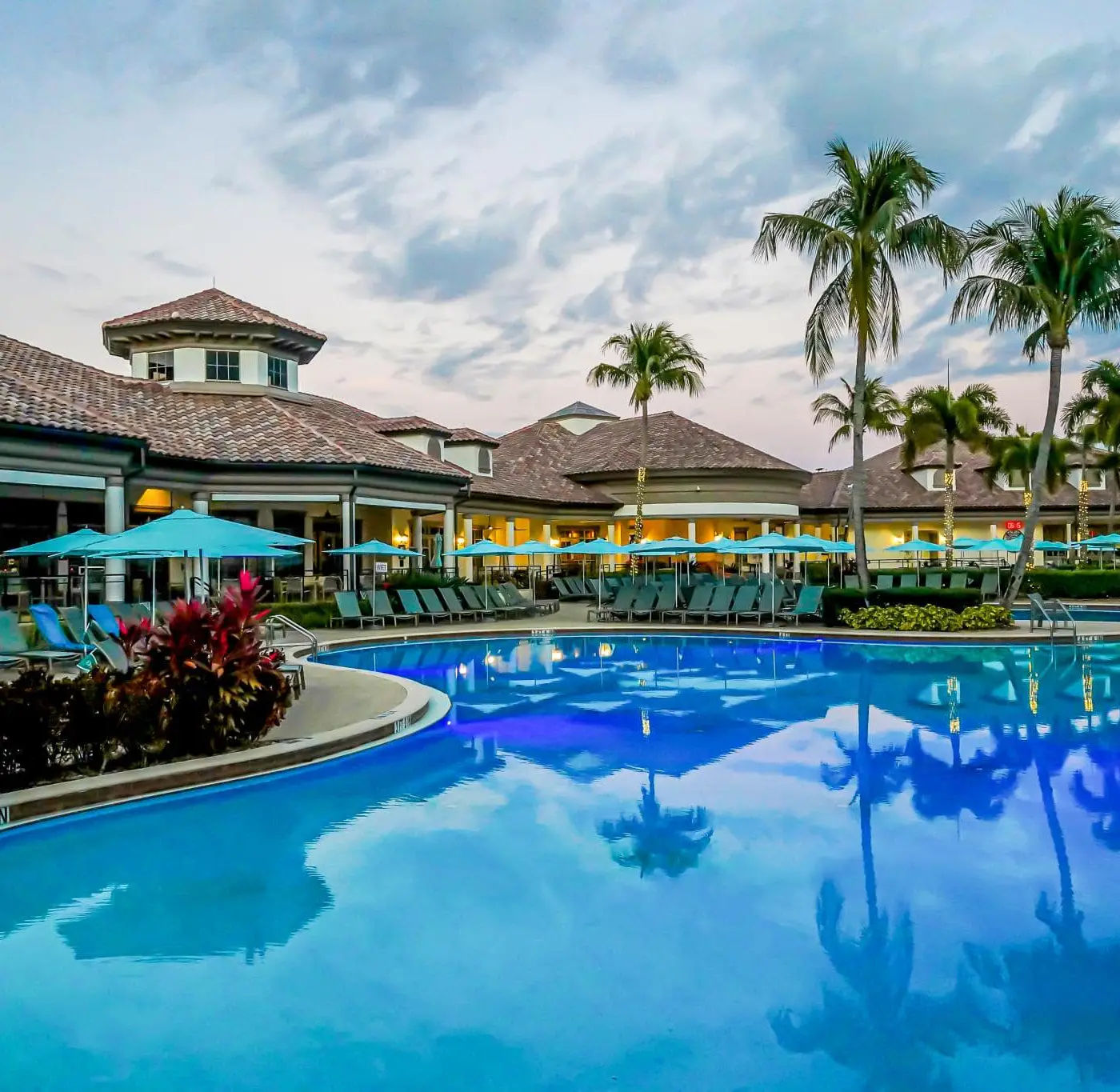 Naples Waterfront Oasis, Private Pool, Hot Tub & Stunning Views!