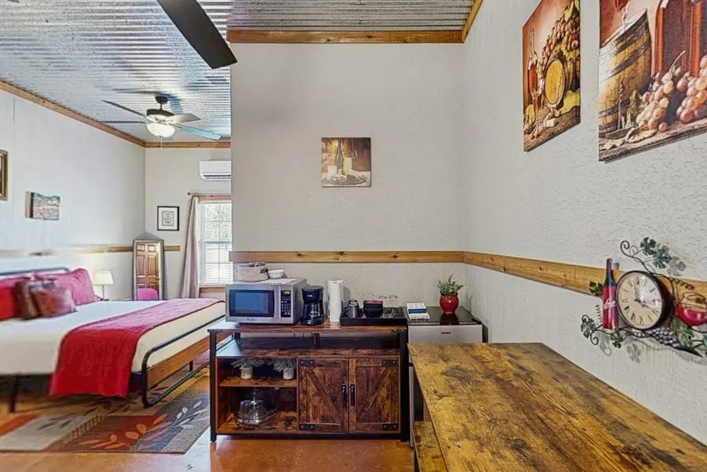 Historic Rocky Hill - Malbec Suite
