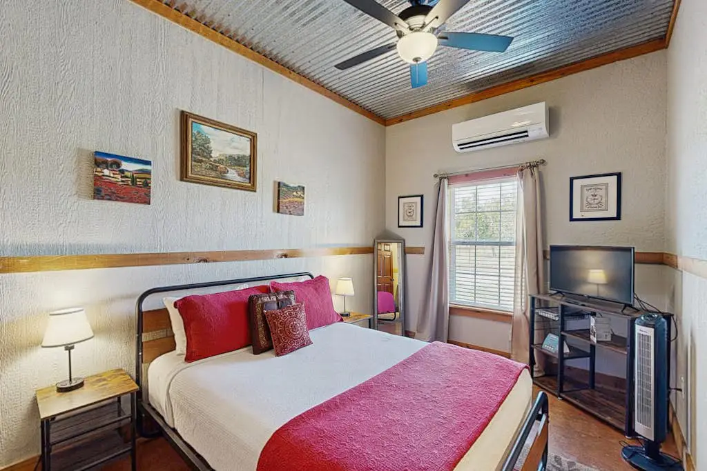 Historic Rocky Hill - Malbec Suite