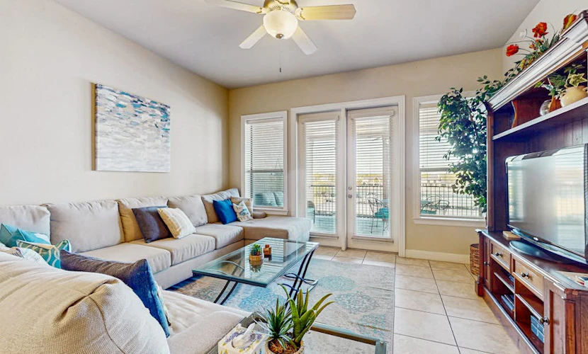 Dog-friendly & spacious condo with lake views, large balcony, & Pool