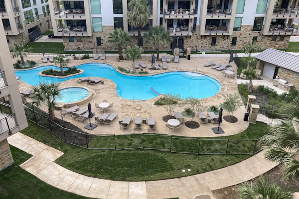 Dog-friendly & spacious condo with lake views, large balcony, & Pool