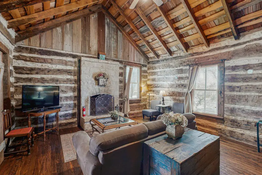 Historic Rocky Hill - Champagne Suite