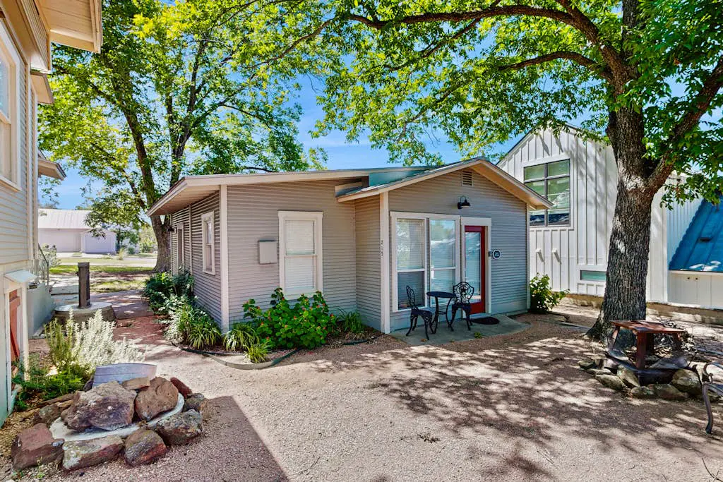 Travis Street - Travis Cottage