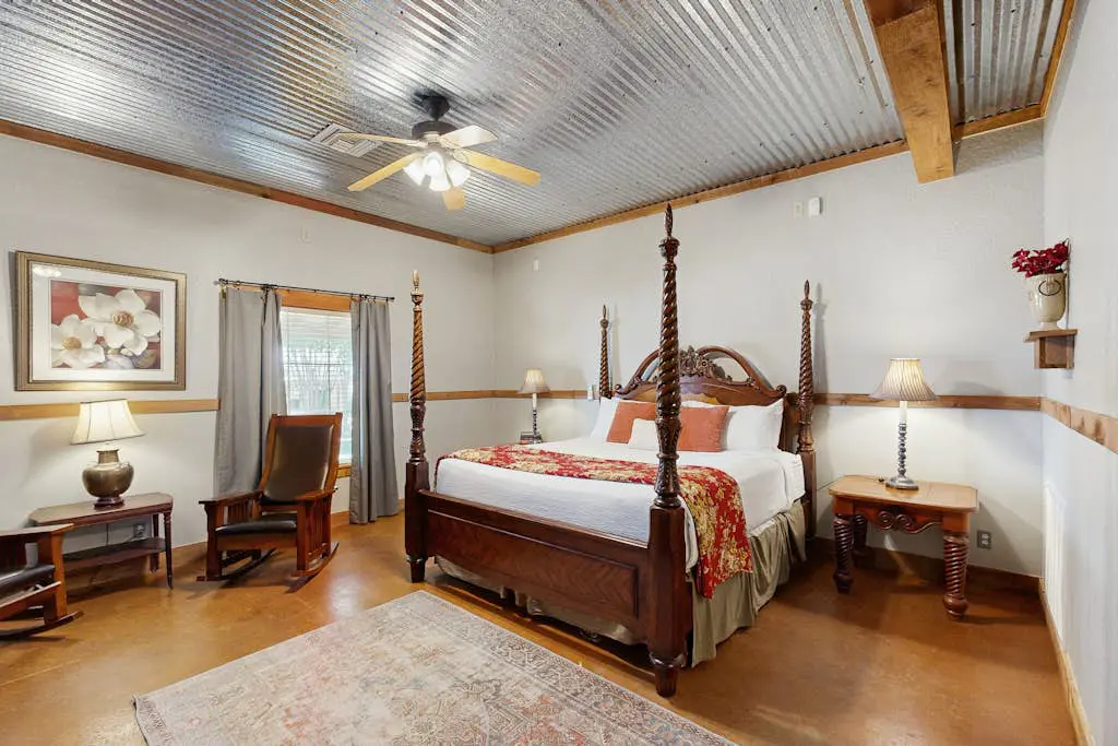 Historic Rocky Hill- Full Property