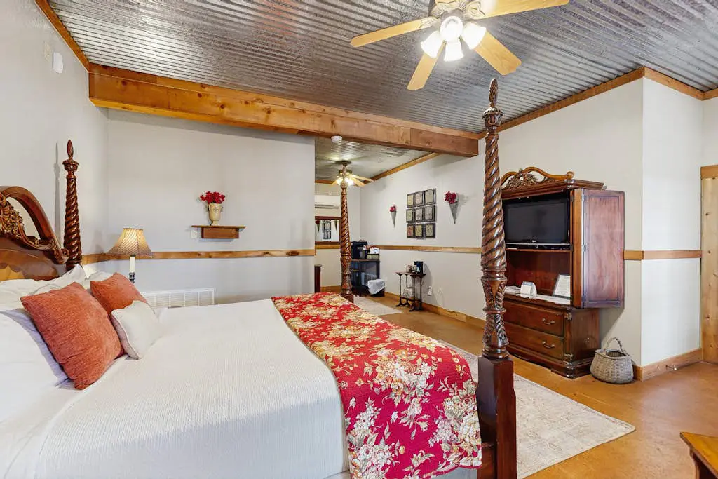 Historic Rocky Hill- Full Property