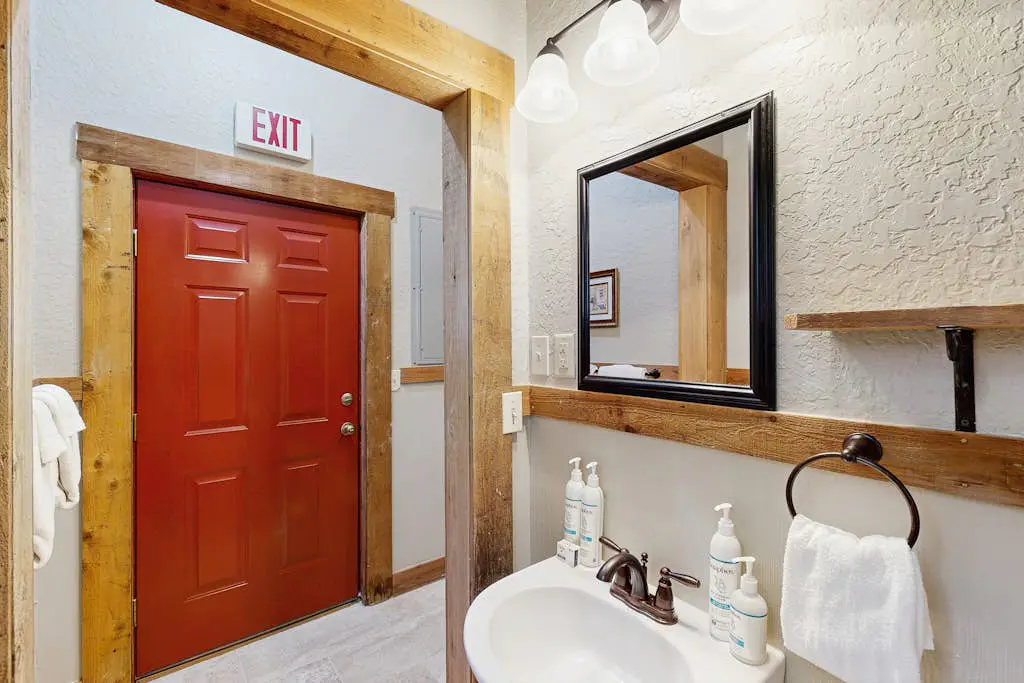 Historic Rocky Hill- Full Property