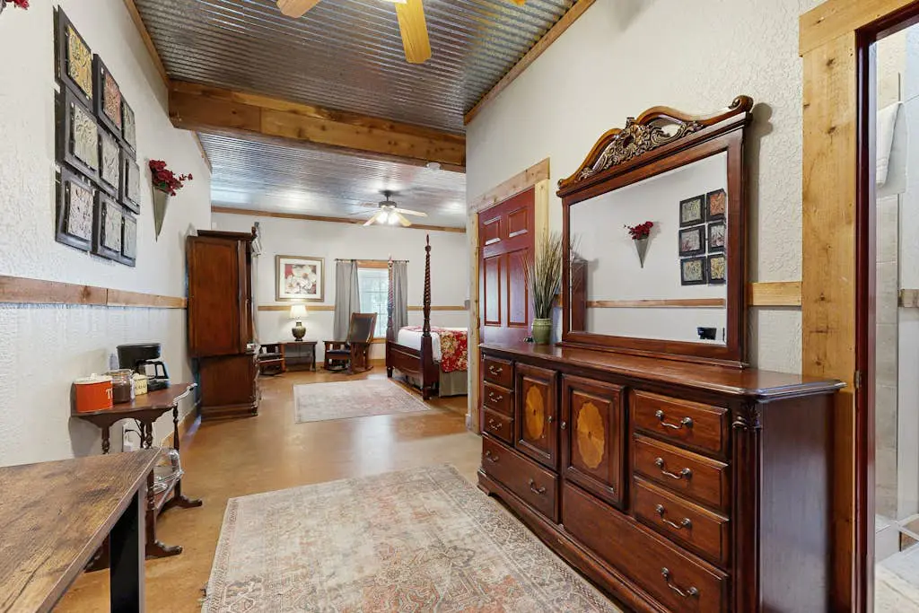 Historic Rocky Hill- Full Property
