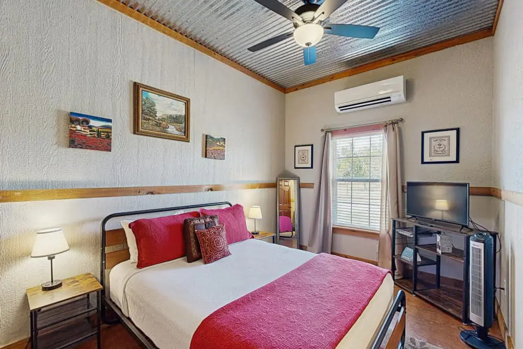 Historic Rocky Hill- Full Property
