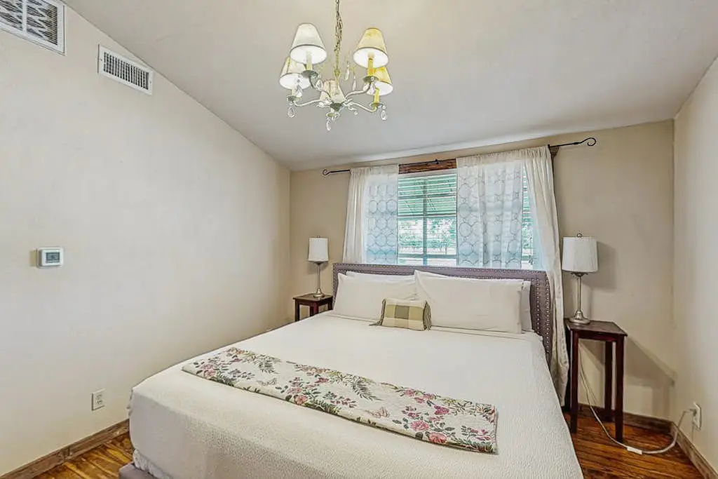 Historic Rocky Hill- Full Property