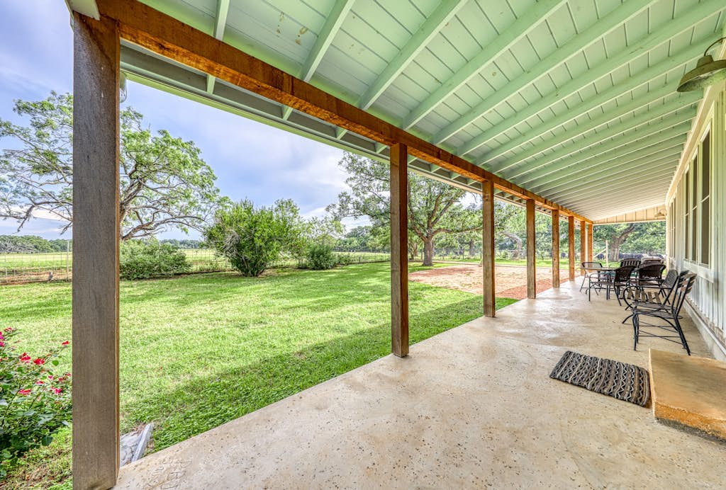 Historic Fredericksburg Farmhouse | Hill Country Views | Wine Trail | Snowbird