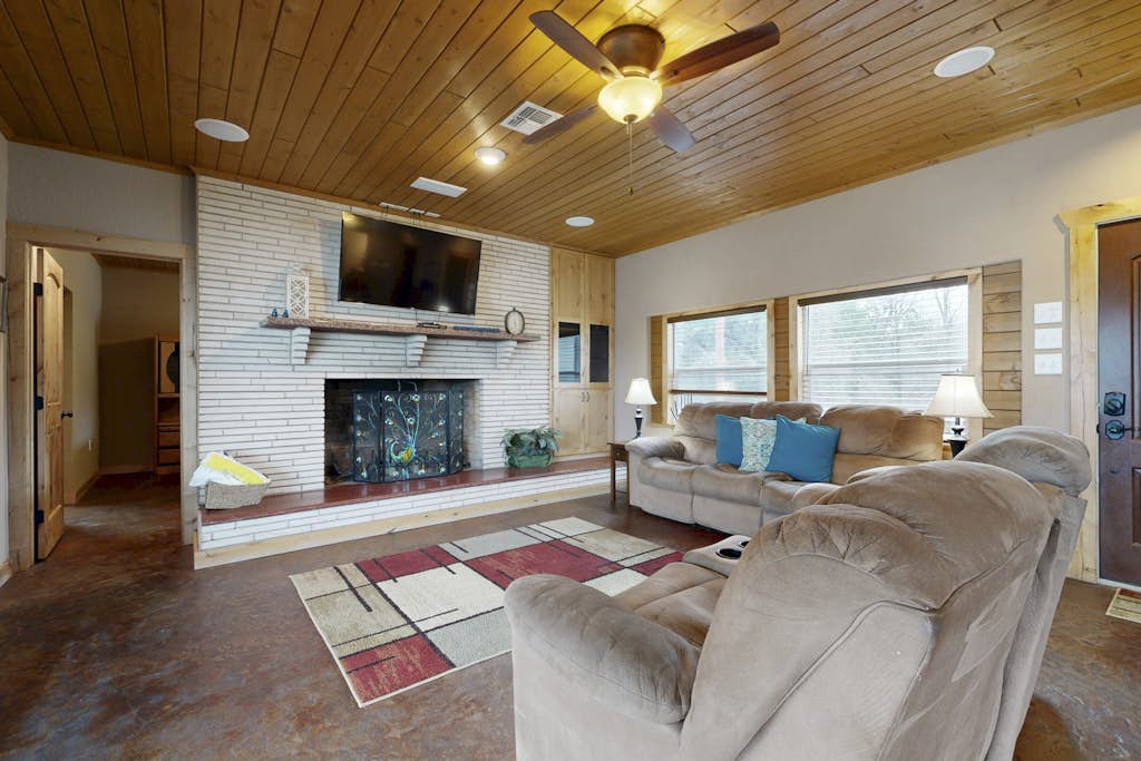 Renovated waterfront home with WiFi, lake views, dock & boat lift - dogs OK