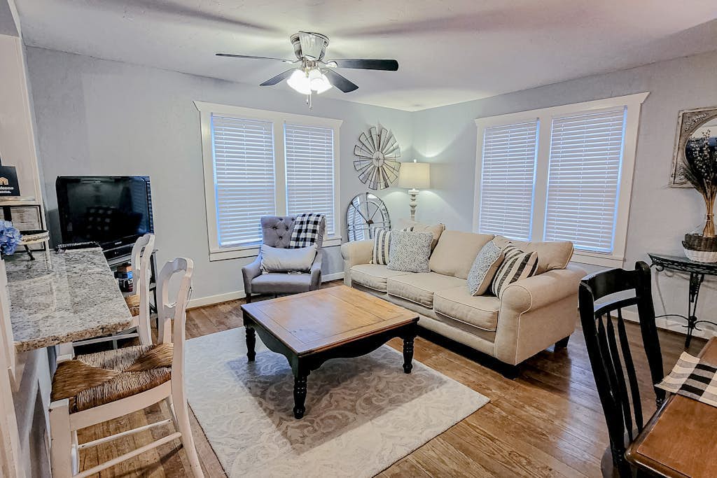 Dog-friendly home w/ pergola, free WiFi & full kitchen