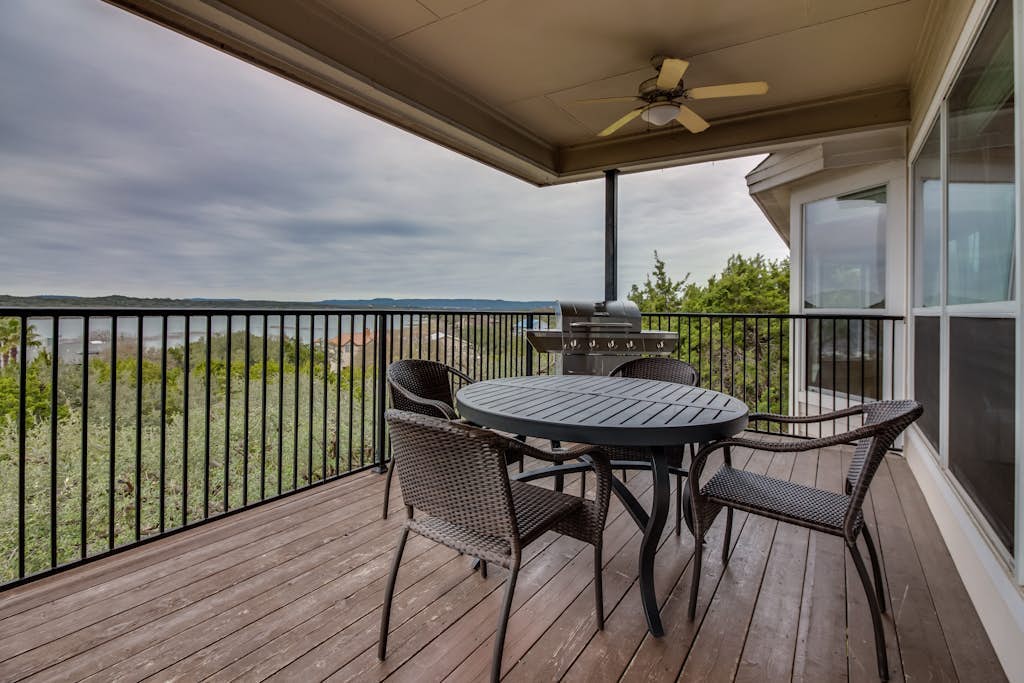 Wonderful lake-view home with game room & firepit