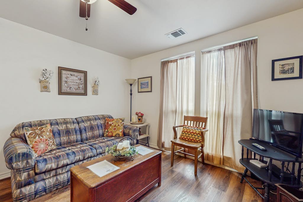 Family-friendly home w/large enclosed yard, garden views, and near Main St