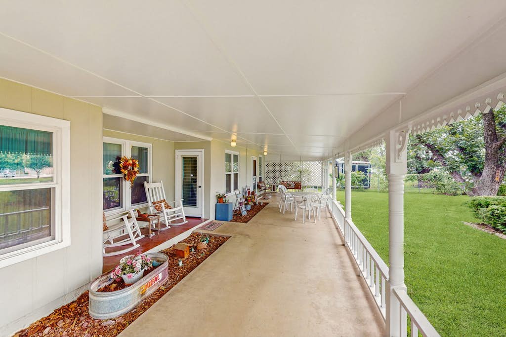Family-friendly home w/large enclosed yard, garden views, and near Main St