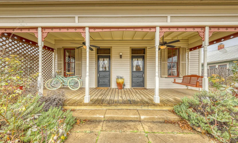 Three lovely homes, group-/family-friendly, near downtown, 2 dogs OK