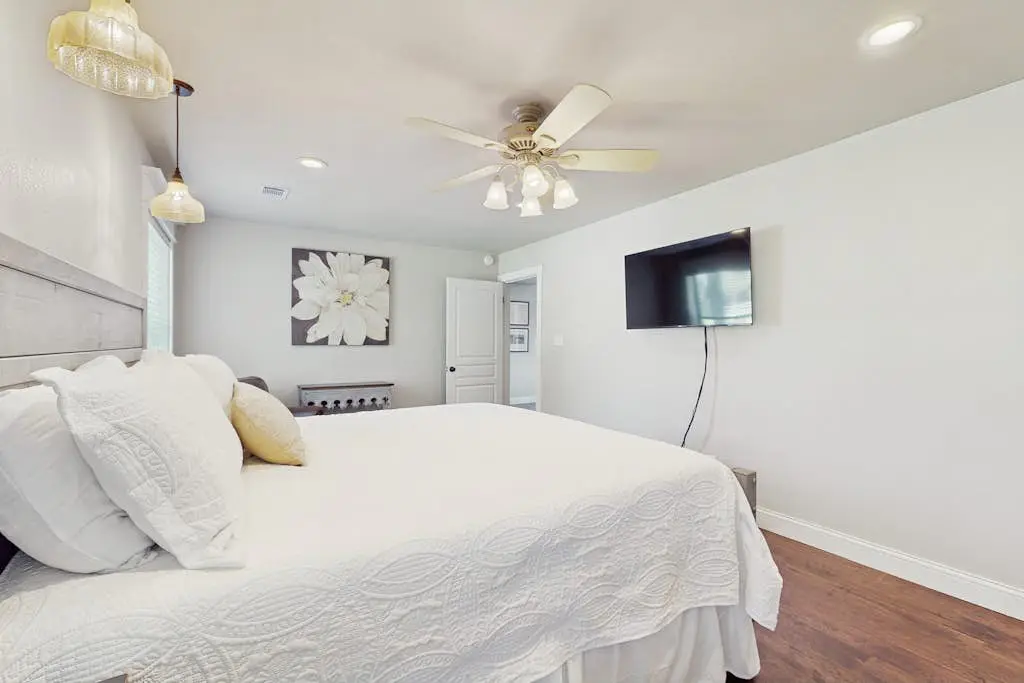 Opulent Waterfront 118B