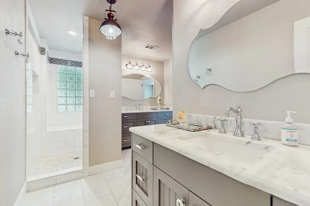 Opulent Waterfront 118B