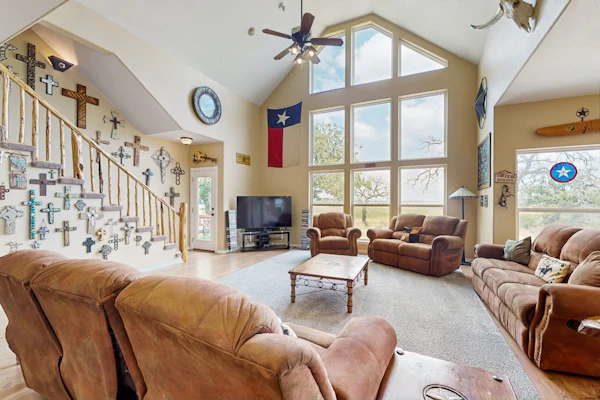 Waterfront home with kayak, view, fire pit & WiFi - dog-friendly