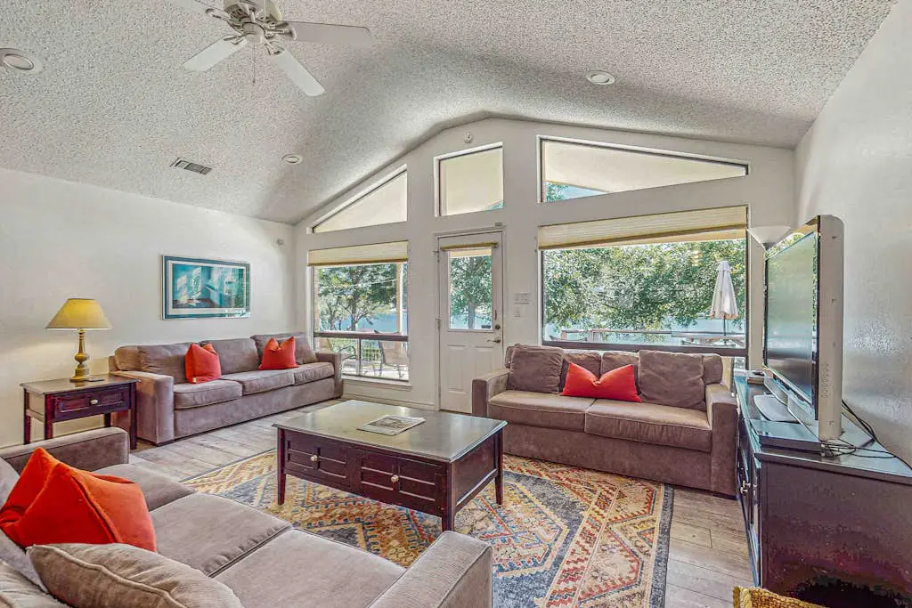 River Oaks R&R