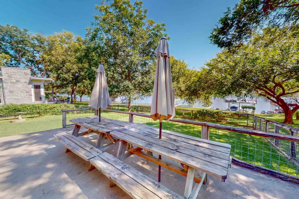 River Oaks R&R
