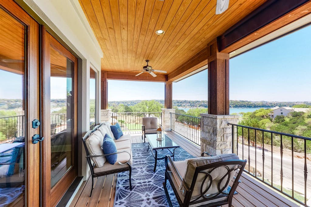 Bright & Spacious Family Home w/ Firepit, Lake Views, Furnished Deck, Free WiFi