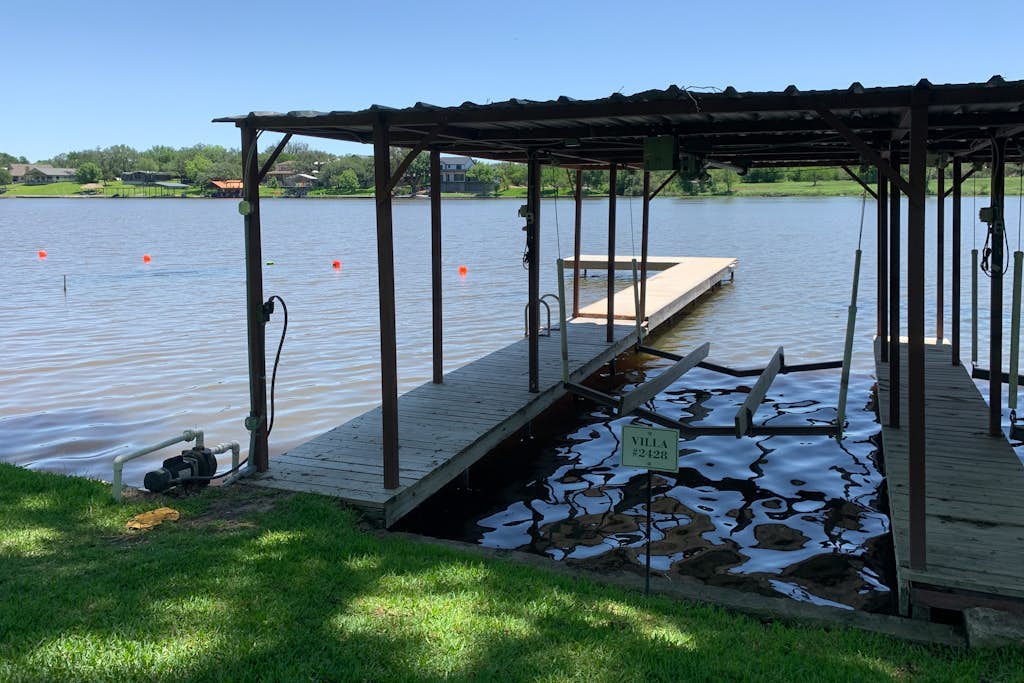 Lakefront dog-friendly home with central AC, dock, scenic patio and two kayaks