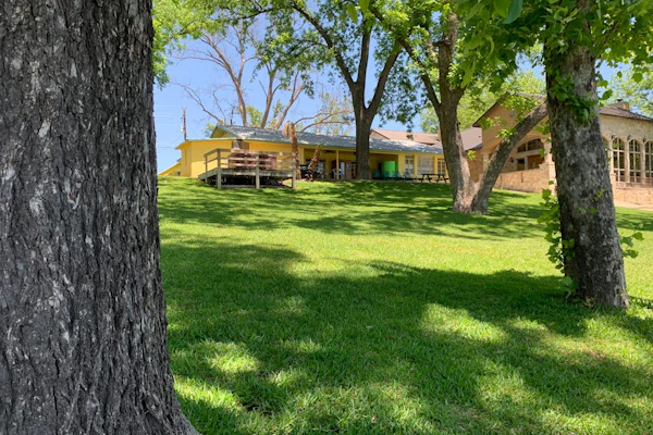 Lakefront dog-friendly home with central AC, dock, scenic patio and two kayaks