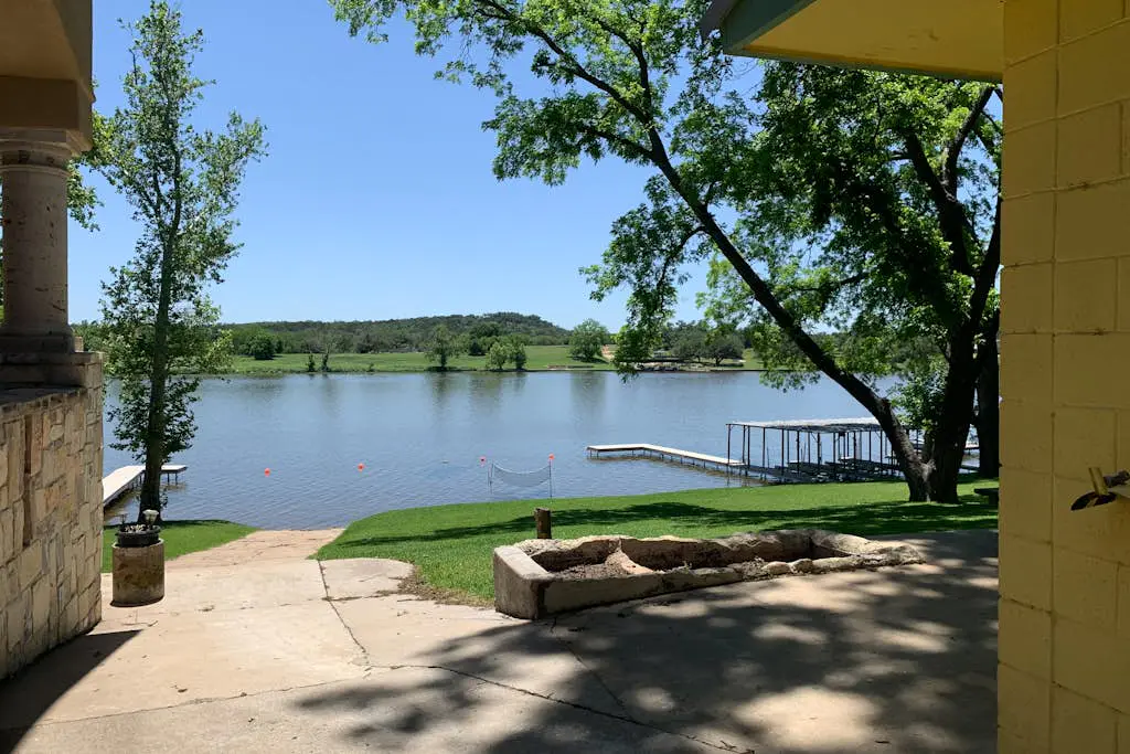 Sunny Days Lake Retreat