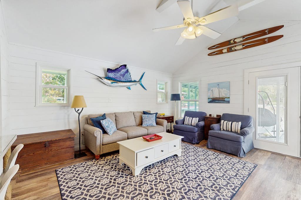 Lakefront home on water with great views, boat dock, al fresco dining, and WiFi