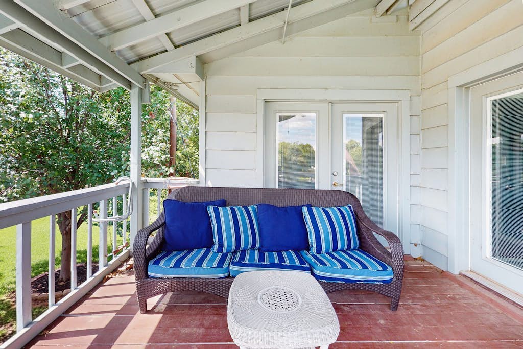 Lakefront home on water with great views, boat dock, al fresco dining, and WiFi