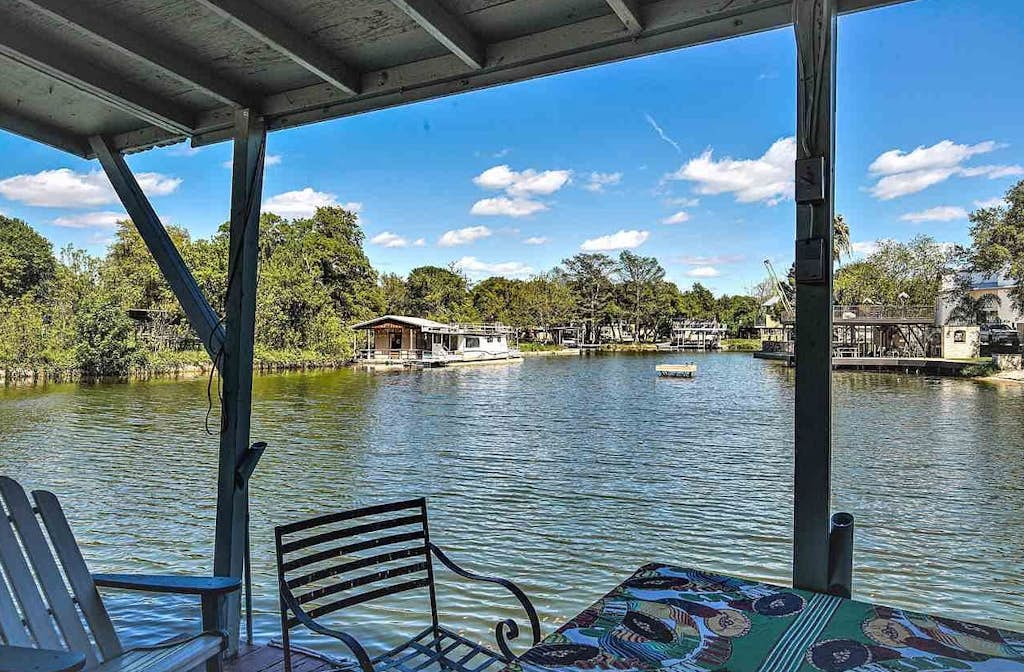 Lakefront home on water with great views, boat dock, al fresco dining, and WiFi