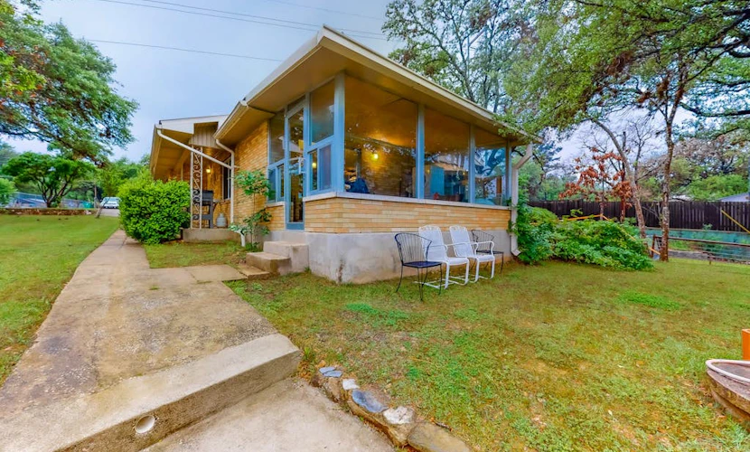 Wonderful Lakefront Home w/ Yard, Water Views, Central AC, WiFi, Private W/D
