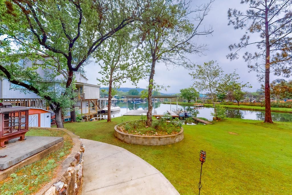Wonderful Lakefront Home w/ Yard, Water Views, Central AC, WiFi, Private W/D