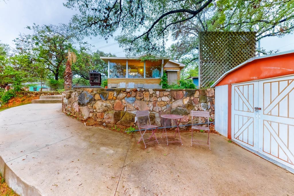 Wonderful Lakefront Home w/ Yard, Water Views, Central AC, WiFi, Private W/D