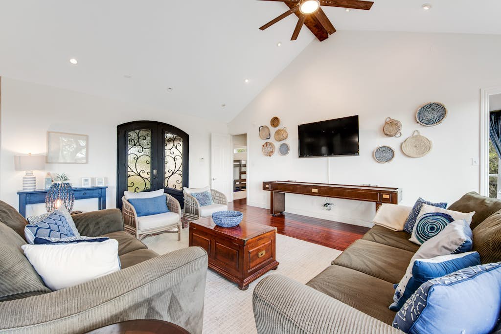 Natural cliffside oasis with impressive views, gas fireplace and dock