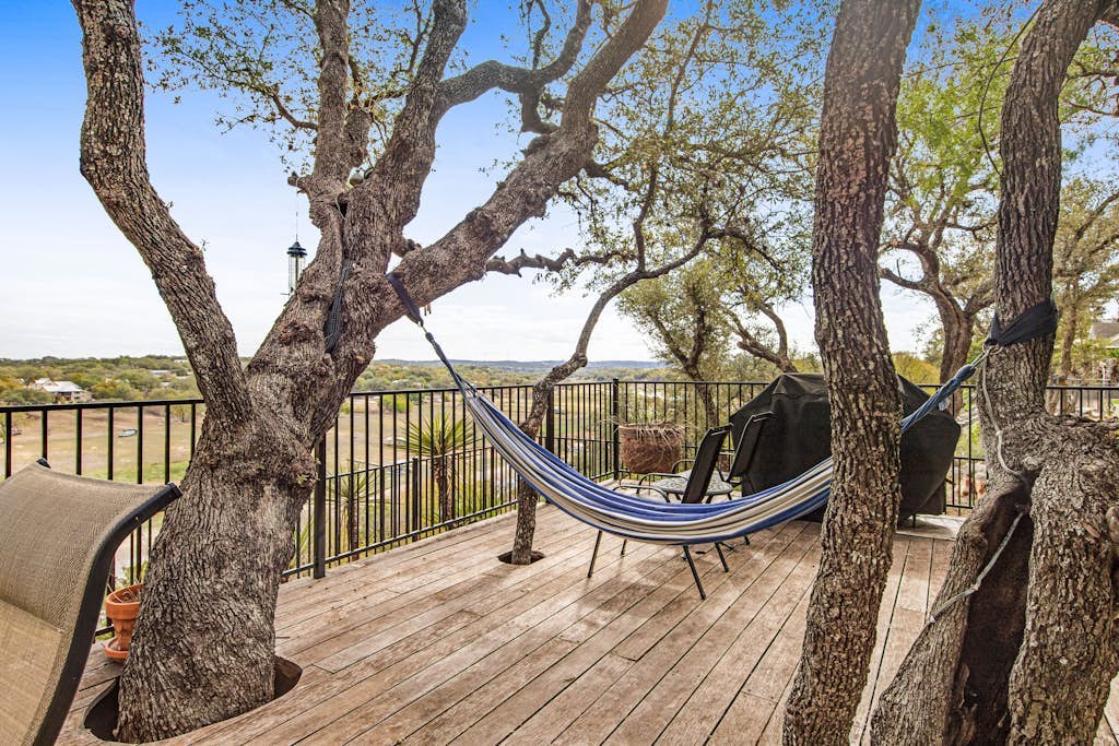 Natural cliffside oasis with impressive views, gas fireplace and dock