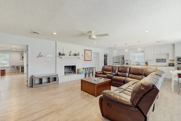 Dog-friendly home w/ a furnished patio, free WiFi, & central A/C- near cove