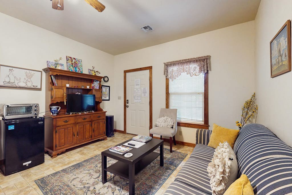 Cozy & Cute Cabin with Fenced Patio, Grill, AC & WiFi - Walkable Locale
