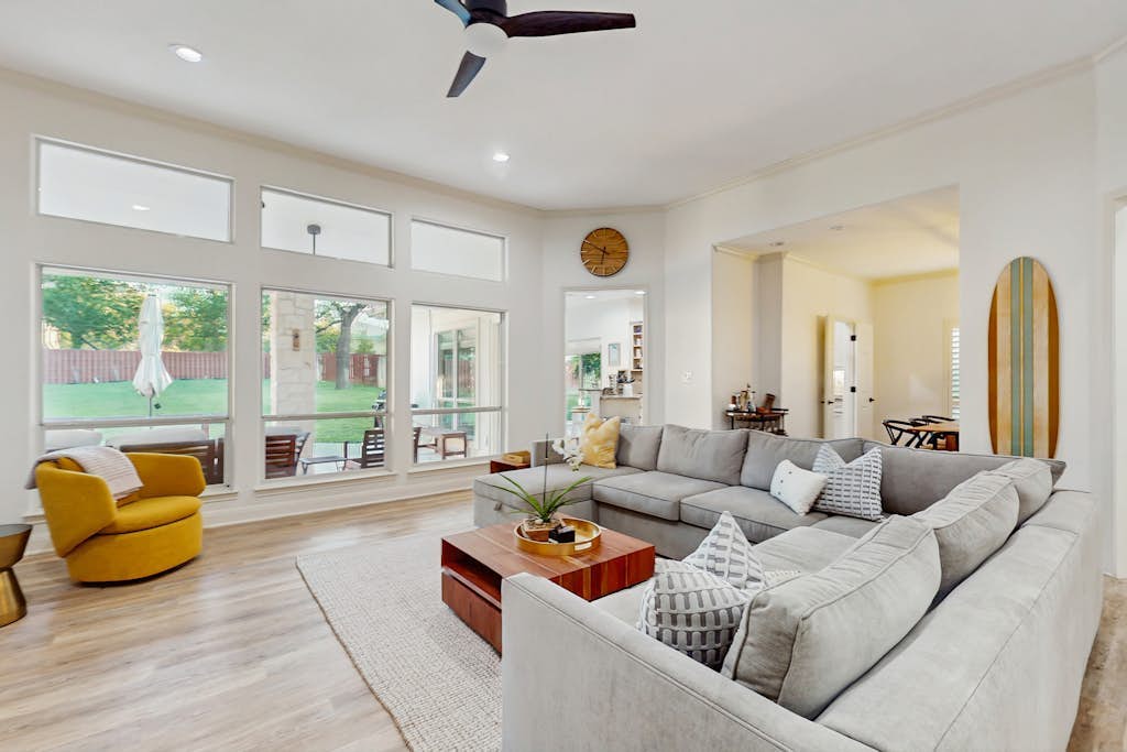 Modern home near Lake LBJ with enclosed yard, patio, grill & central AC