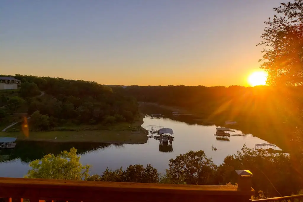 Spicewood Sunset Lake Villa