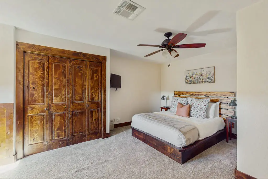 Spicewood Sunset Lake Villa