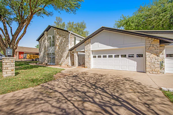 Spacious & elegant haven with huge yard, updated interior, AC, & fast WiFi