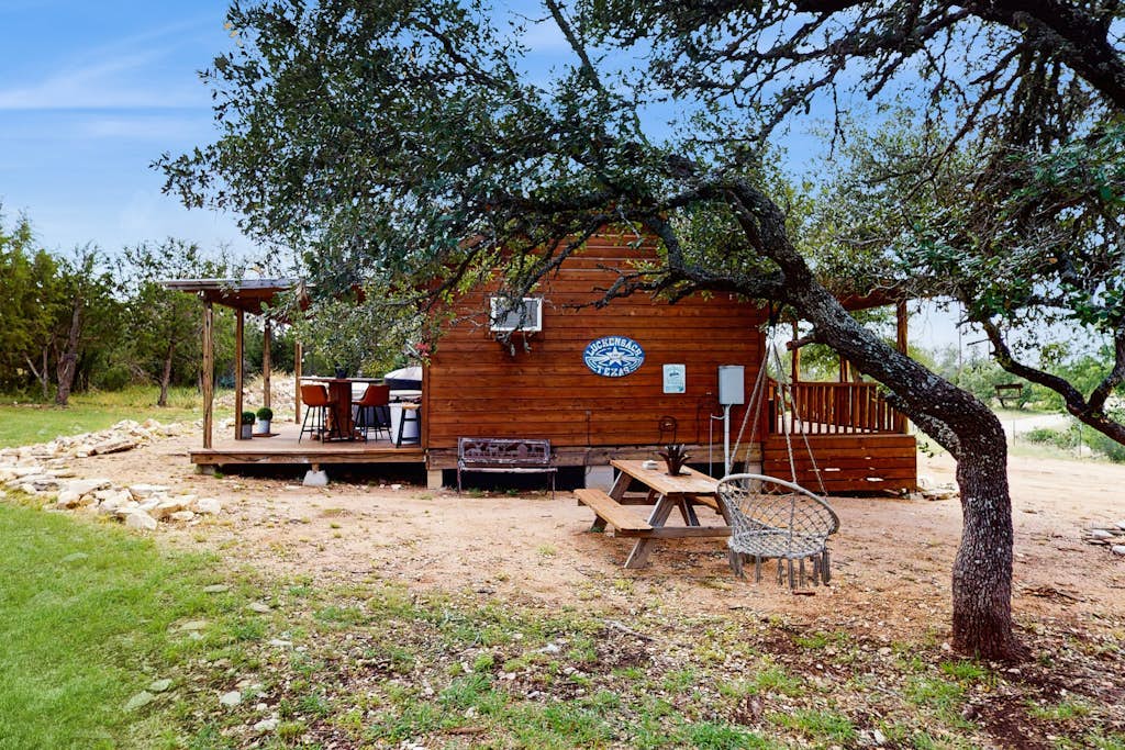 Dog-friendly gem on 11 acres w/valley views, deck, gas grill, fireplace