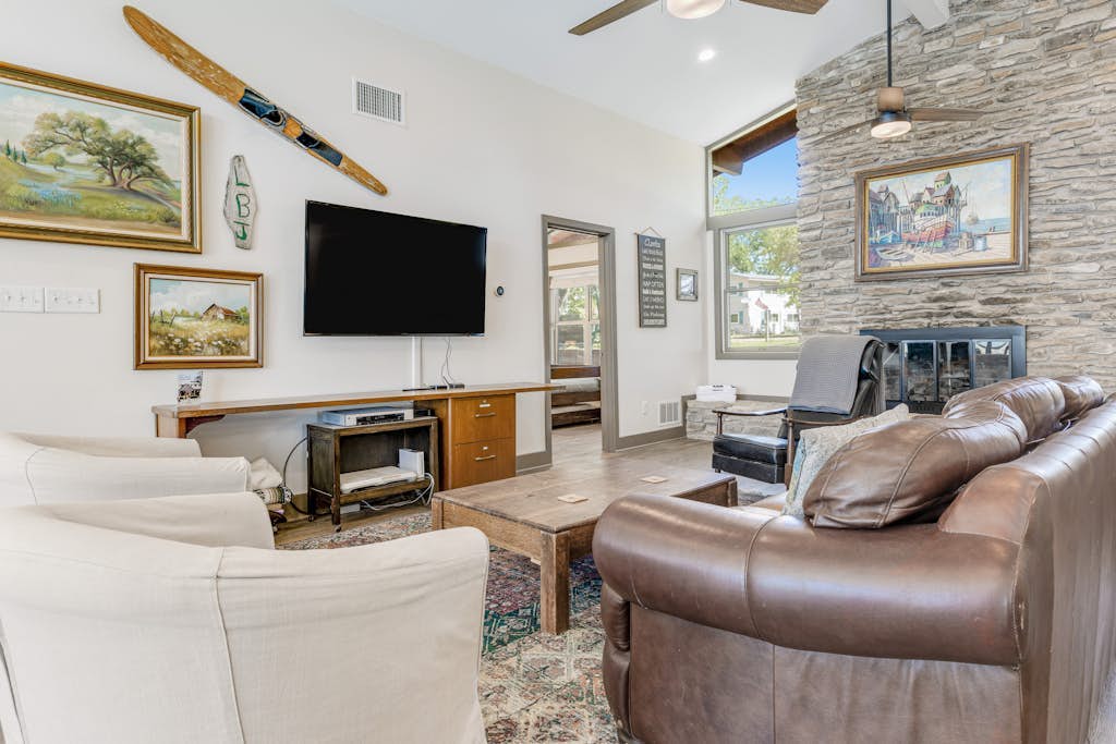 Multiple, dog-friendly waterfront homes with Lake LBJ views - snowbird-friendly