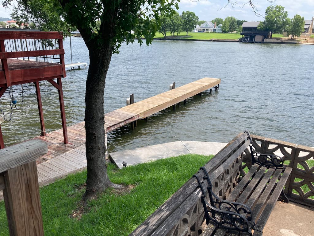 Multiple, dog-friendly waterfront homes with Lake LBJ views - snowbird-friendly