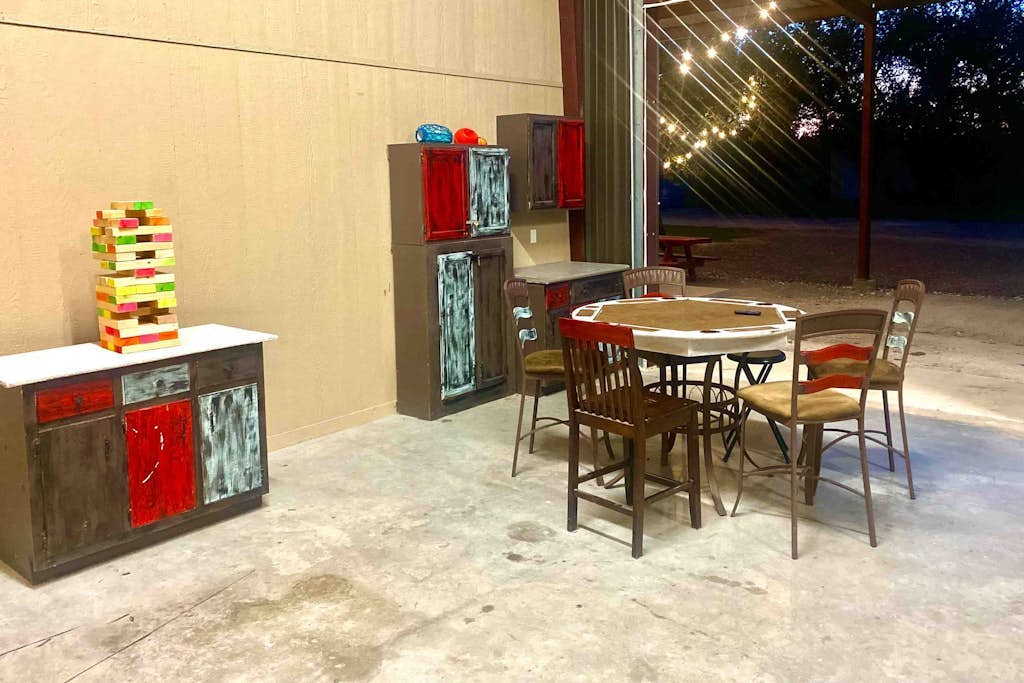 Expansive getaway near downtown with fast WiFi, Wii, grill