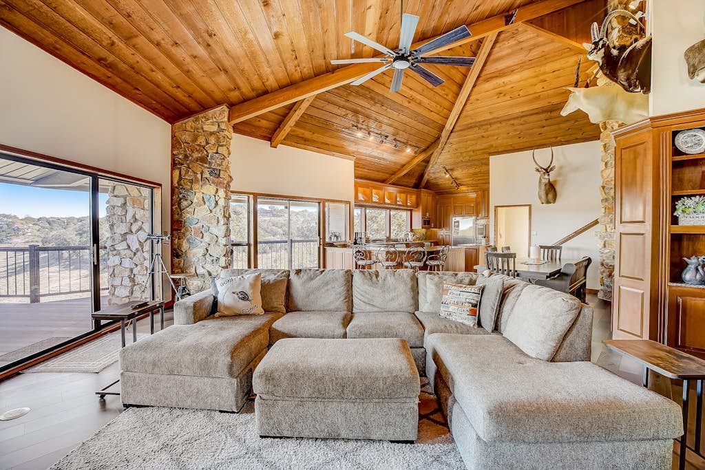 7BR Lake Travis Retreat | Private Peninsula + Views