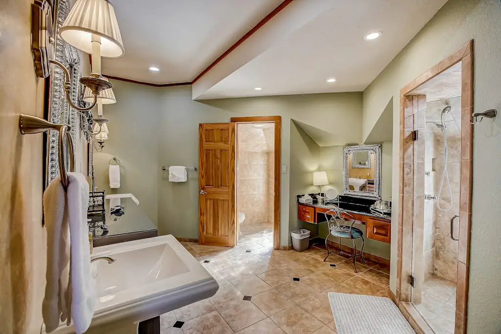 Stone Lodge